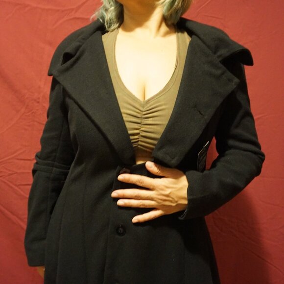 Black Fleece Coat, Size Medium - Picture 5 of 8